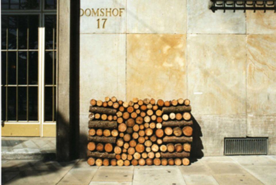 Objekte im Außenraum # 06 Schlichtung, 2005 photo series,wood, stacked,installation at various locations in Bremen