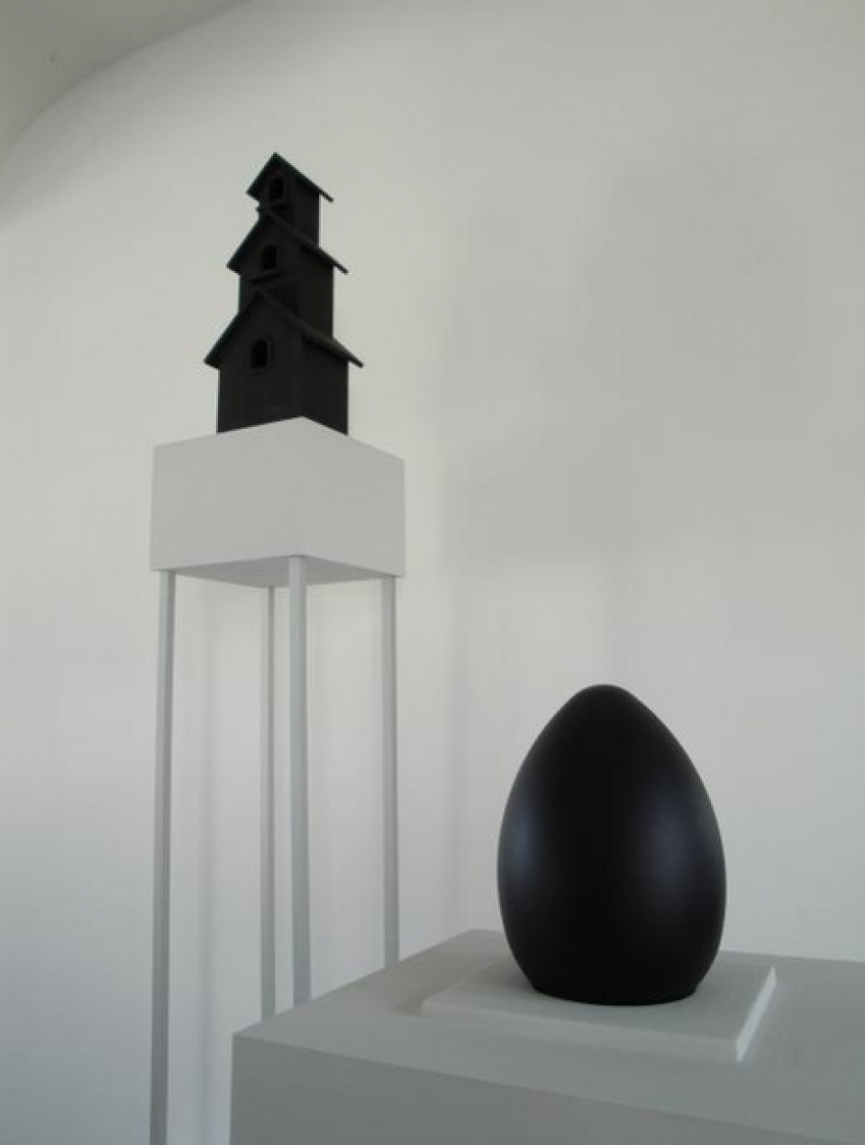 unsichtbare Sichtbarkeit 1, 2012,Acryl, Holz, Aluminium,240 x 40 x 40 cm