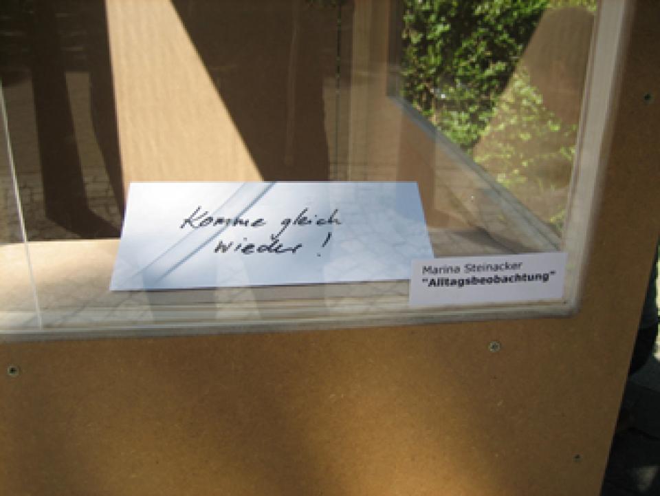 Alltagsbeobachtung #02 Alltagsbeobachtung, 2006,performance and sculpture, documentation of 9 locations in Bremen, Leipzig,Mdf plate, plexiglass