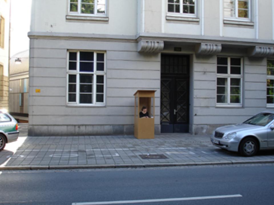 Alltagsbeobachtung #04 Alltagsbeobachtung, 2006,performance and sculpture, documentation of 9 locations in Bremen, Leipzig,Mdf plate, plexiglass
