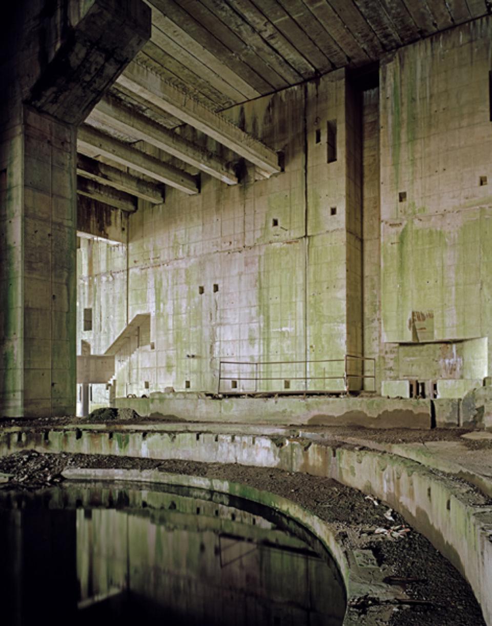  Bunker  05 , 2005/06,Digital C-Print on Alu-Dibond,100 x 127 cm